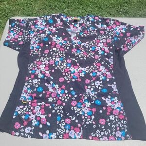 Wonder Wink scrub top